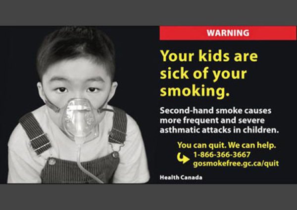 Децата боледуват от пушенето ви. Пасивното пушене прави по-чести и утежнява астматичните пристъпи при децата.
Изображение: hc-sc.gc.ca