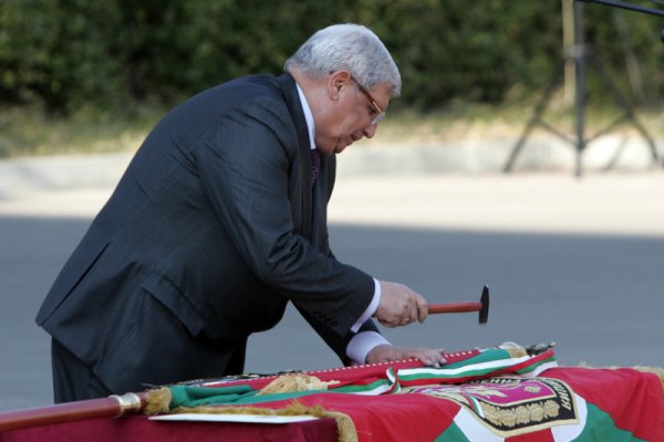 Министърът на отбраната Аню Ангелов участва в отбелязването на 20 години от създаването на Служба "Военна полиция" с ритуал по освещаване на знамето на Военна полиция и откриване на сбирка от експонати от историята на Военна полиция. Снимка: БТА