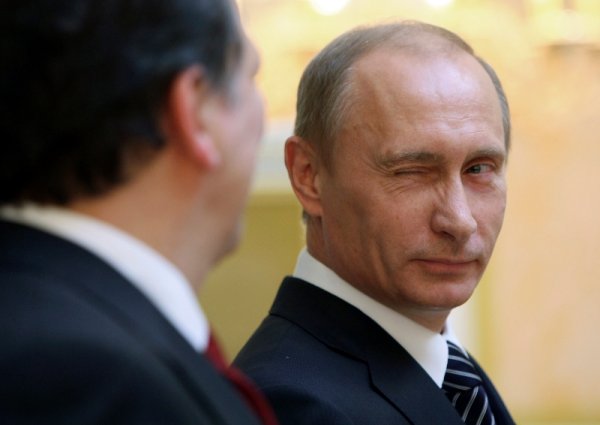 Председателят на Еврокомисията и руският премиер Владимир Путин си имат закачка. Снимка: Reuters