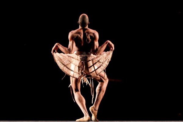 Танцьори от испанската национална танцова трупа по време на представление в столицата на Китай &ndash; Пекин. Снимка: БТА