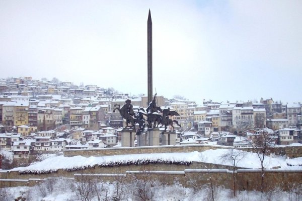 Паметникът на Асеневци в старопрестолния град. Снимка: Булфото