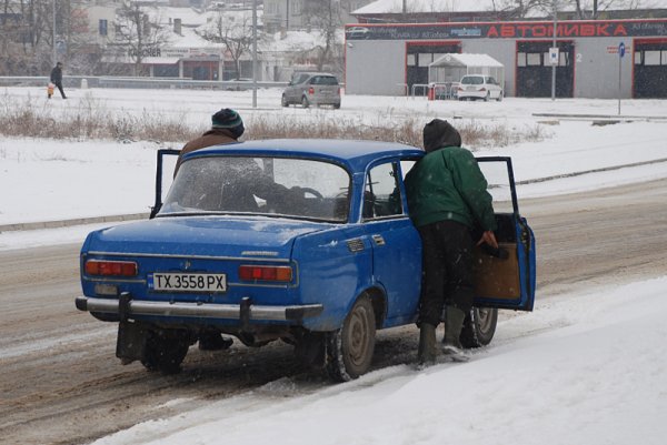 Сняг валя и в Добрич. Снимка: БТА