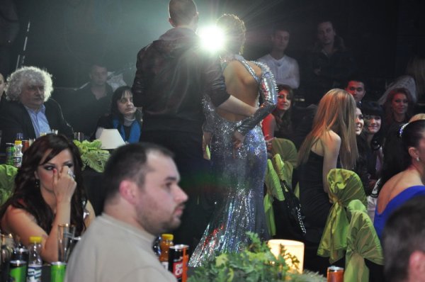 Роклята на Галена не издържа на напрежението в залата. Снимка: Dnes.bg