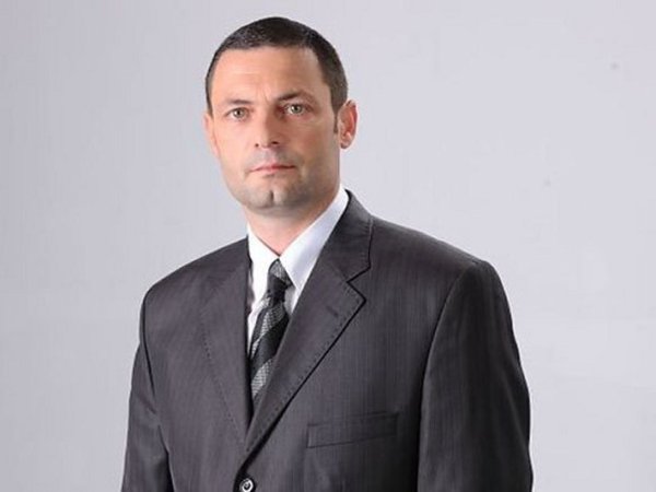 Областният управител на Търговище Митко Стайков държи палмата на първенството с получените от него 4 920,54 лева бонуси.