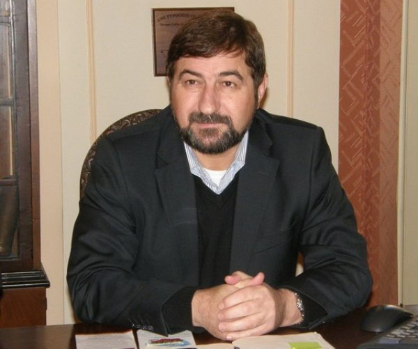 3200 лв. бонус пък е получил областният на Бургас Константин Гребенаров.