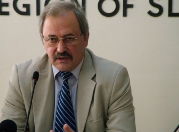 Марин Кавръков, областен управител на Сливен, е взел 2 621,36 лева и ги е върнал.