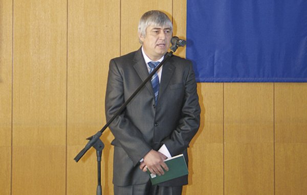 Пенчо Пенчев, областен на Велико Търново, е взел 768,87 лв. Вчера ги е върнал.