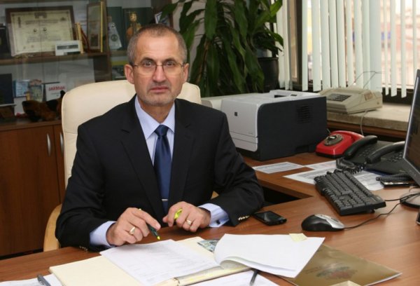 Най-тънко е минал русенският губернатор - Стефко Бурджиев е с 54,87 лв. бонуси.