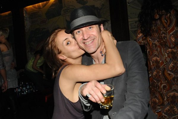 Радина Кърджилова и Деян Донков показват чувствата си по време на афтърпартито на Годишните музикални награди на БГ Радио 2012. Снимка: Булфото