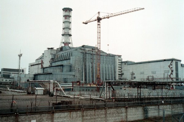 Поставеният саркофаг над авариралият четвърти реактор. Снимка: Getty images/Guliver photos