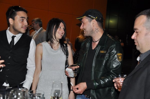 Дизайнерката София Борисова на раздумка с Боби. Снимка: Dnes.bg