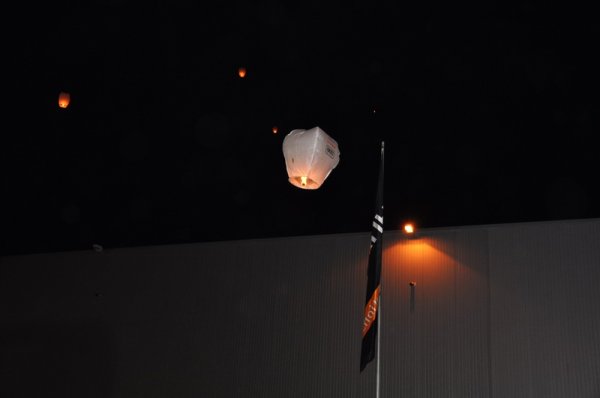 Стотици балони озариха нощна София. Снимка: Dnes.bg