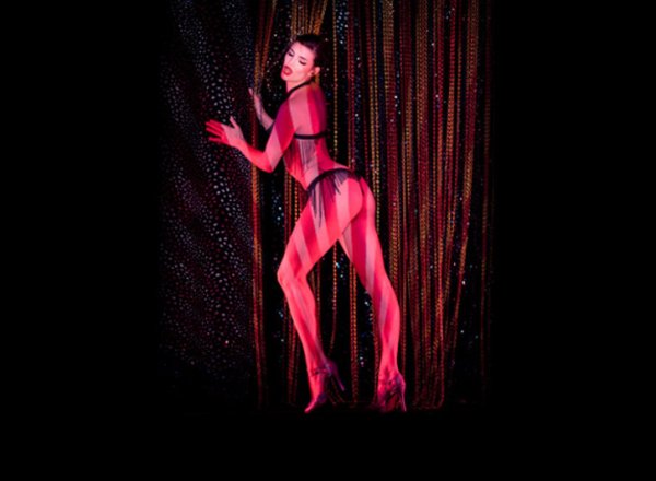 Снимка: lecrazyhorseparis.com