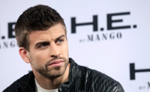 Играчът на Барса Жерар Пике - Шакира определено има вкус. Снимка: Reuters