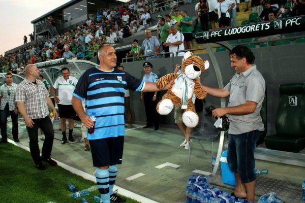 Заслужени овации по време на почивка. Снимка: Impact Press Group