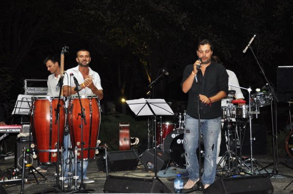 Калин Вельов и Тумбаито се радваха на малка, но отбрана публика. Снимка: Dnes.bg