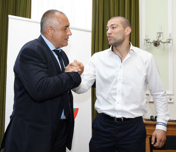 Премиерът с Тервел Пулев Снимка: МС