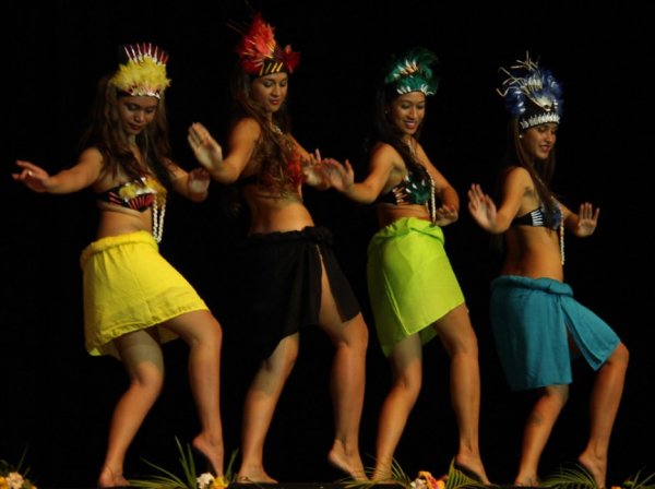 Танцьорки от островите Кук танцуват по време на откриването на Форума на тихоокеанските острови. Снимка: БТА