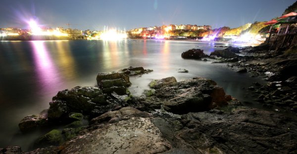 Нощна снимка на светлините на град Созопол. Снимка: БТА