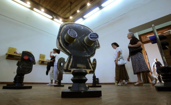 В първия ден от Празниците на Изкуствата "Аполония 2012" бяха представени изложби на български автори. Снимка: БТА