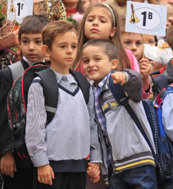 Почти 2000 първокласници посрещнаха училищата във Великотърновска област в първия учебен ден. Най-малките ученици са с около 60 повече в сравнение с миналата година. Снимка: БТА