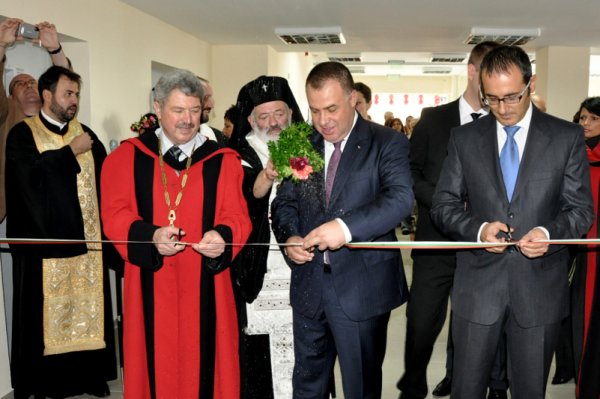 Министърът на земеделието и храните Мирослав Найденов и ректорът на Тракийски университет проф, д-р Иван Станков(ляво) откриха новата учебна година и новите студентски общежития. Снимка: БТА