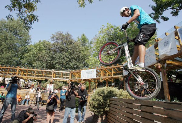 Велосипедите слязоха от оградата. Снимка: ON Fest, Антон Чалъков
