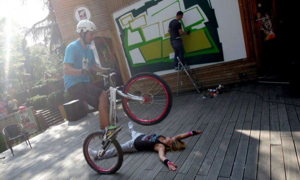 Минаха край ръцете и краката й. Снимка: ON Fest, Антон Чалъков