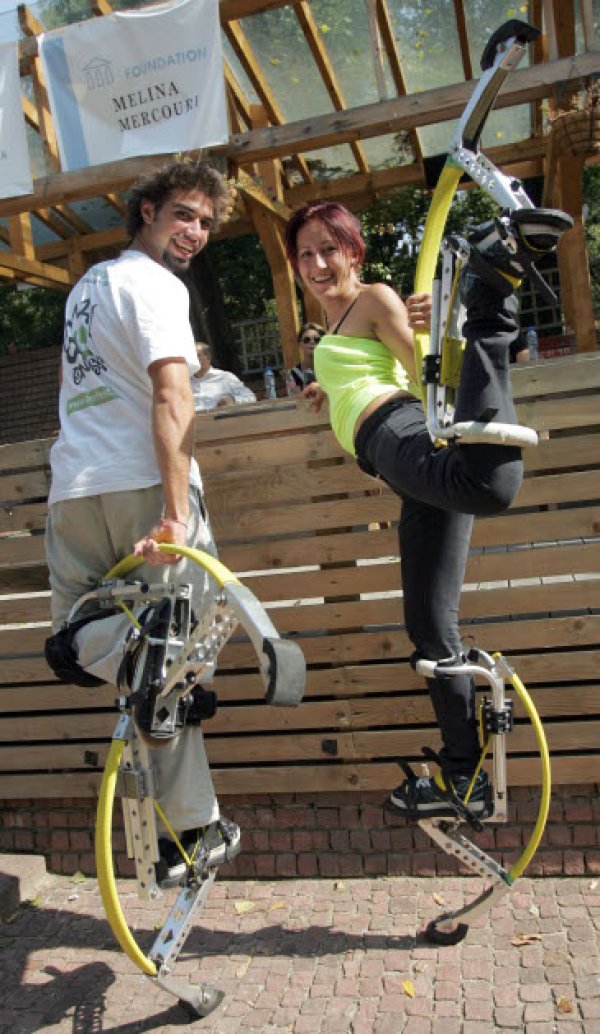 Появиха се и хора на кокили. Снимка: ON Fest, Антон Чалъков