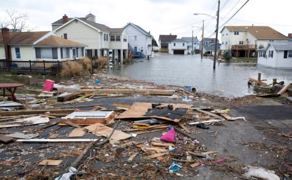 Останките след урагана в Кънектикът. Снимка: Reuters