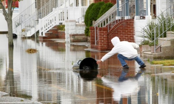 Наводнени улици в Уайлдуд, Ню Джърси. Снимка: Reuters