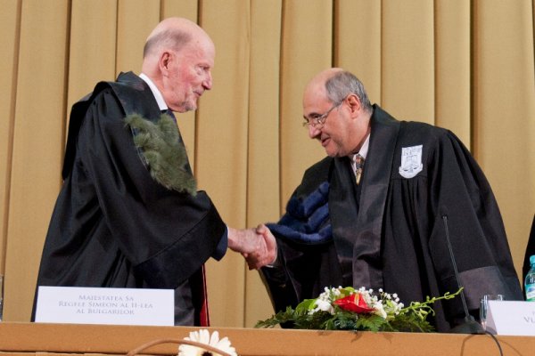 Симеон Сакскобургготски  стана доктор хонорис кауза към университета в Букурещ. Снимка: БТА