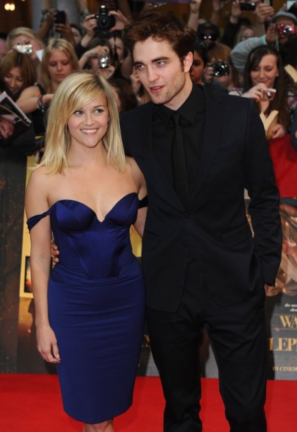 Рийз Уидърспун и Робърт Патисън - "Вода за слонове" не е толкова успешен като "Здрач", но все пак носи приходи от $59 милиона в САЩ и $117 милиона приходи в глобален мащаб при прогнозиран бюджет от $38 милиона. 
Снимка: Getty Images/Guliver Photos