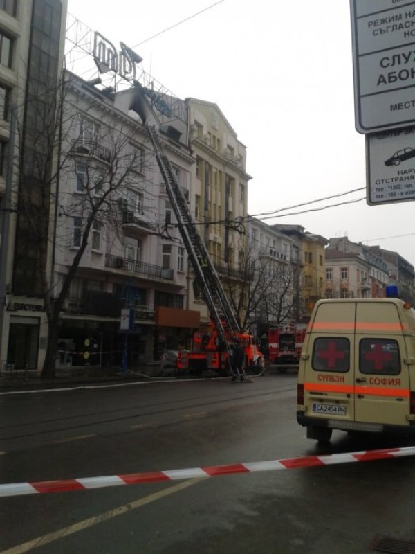 Изяснява се дали има връзка между пожара на бул. "Витоша" и стрелбата по Златко Баретата. Снимка: Dnes.bg