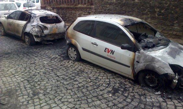 Подпалиха две коли на EVN в Пловдив. Снимка Dnes.bg