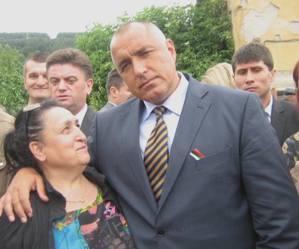 Истината е, че Борисов се радваше на народната любов. Когато я имаше. Снимка: БТА