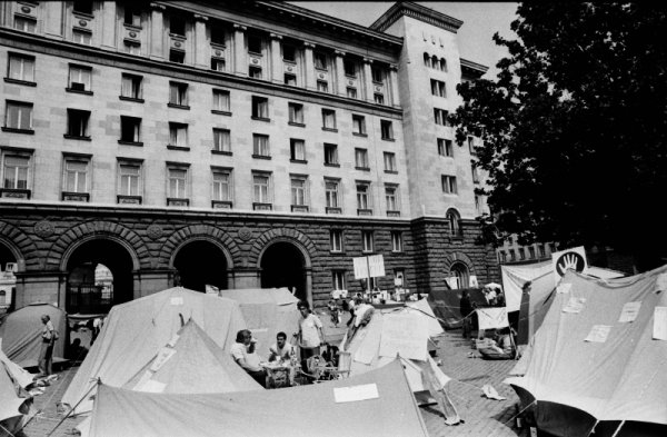 1990 година. Снимка: Булфото