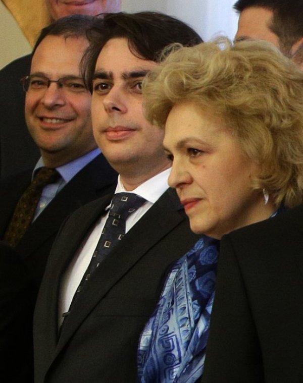 Петя Първанова - министър на вътрешните работи в служебното правителство(дясно) и Юлиан Попов - министър на околната среда и водите в служебното правителство (ляво) Снимка: БТА