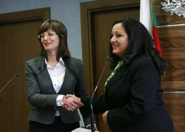 Служебният вицепремиер и министър на регионалното развитие и благоустройството Екатерина Захариева прие поста министър на регионалното развитие и благоустройството от предшественика си Лиляна Павлова Снимка: БТА