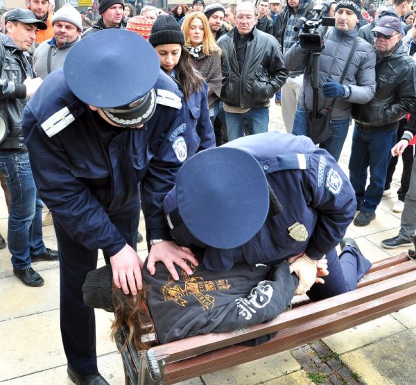 Арестът на младеж предизвика напрежение във Варна. Снимка: БТА