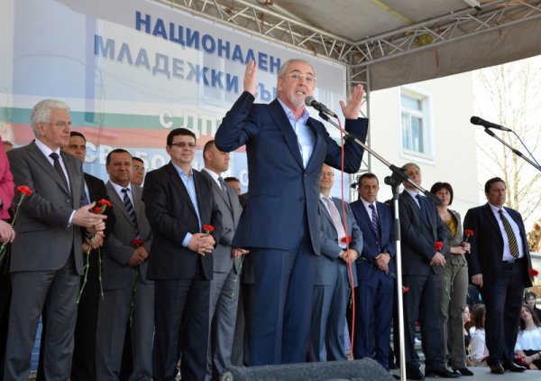 Лидерът на ДПС Лютви Местан на митинг в Кърджали. Снимка: БТА