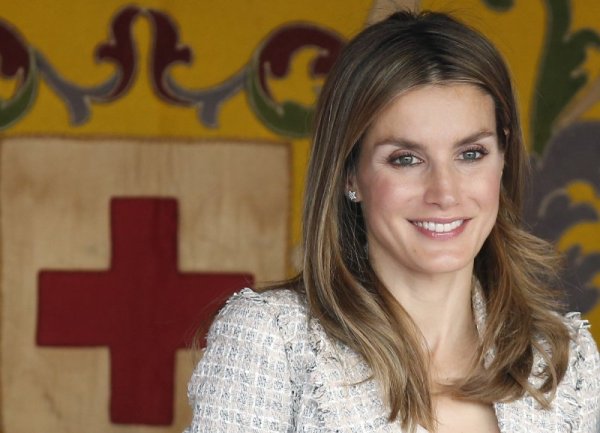 Летисия Ортис Рокасолано, или както е известна просто като принцеса Летисия, е съпруга на испанския престолонаследник Фелипе. Бъдещата кралица на Испания бързо се превърна в любимка на народа, след плътно следва своя съпруг навсякъде и е винаги отворена за срещи с хора от народа.  Снимка: Reuters