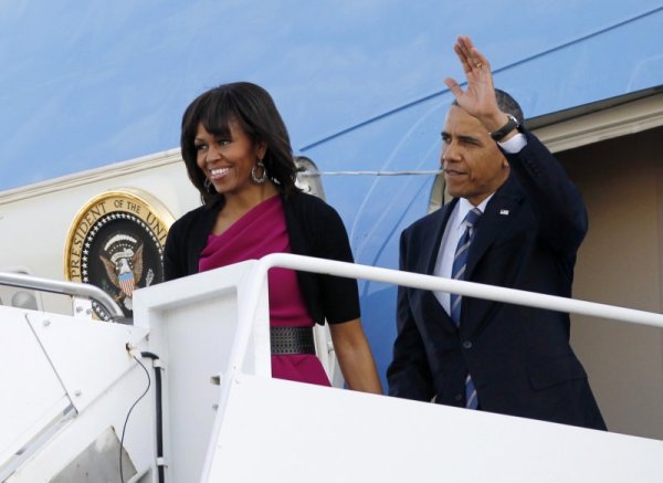 Първата дама на САЩ Мишел Обама бързо се превърна в идол на много американки. Преди дни излезе информация, че все повече американки са готови да легнат под ножа, за да имат красивите ръце на Мишел Обама. Е, заслужава си. Снимка: Reuters