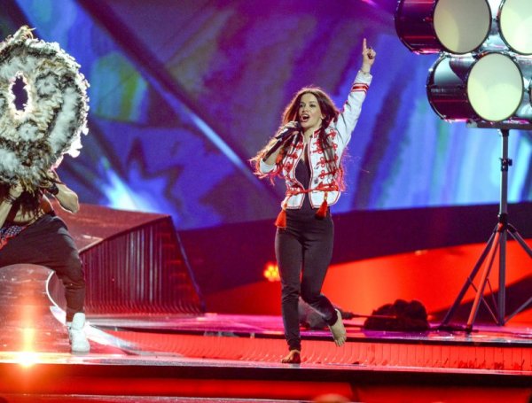 Българските представители на &bdquo;Евровизия&ldquo; - Елица и Стунджи, репетират преди своето участие в конкурса в шведския град Малмьо. Тази вечер българските представители излизат на втория полуфинал на песенния конкурс. Елица Тодорова и Стоян Янкулов ще изпълнят песента &quot;Само шампиони&quot;, която ще се конкурира с останалите 16 композиции. Снимка: Reuters