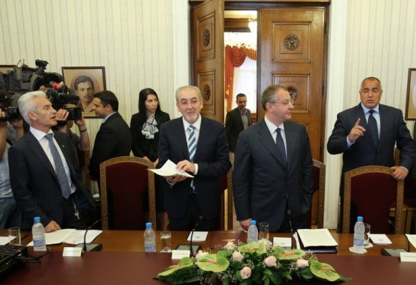 Борисов предупреди, че ще си тръгне, стана и го направи. Снимка: БТА