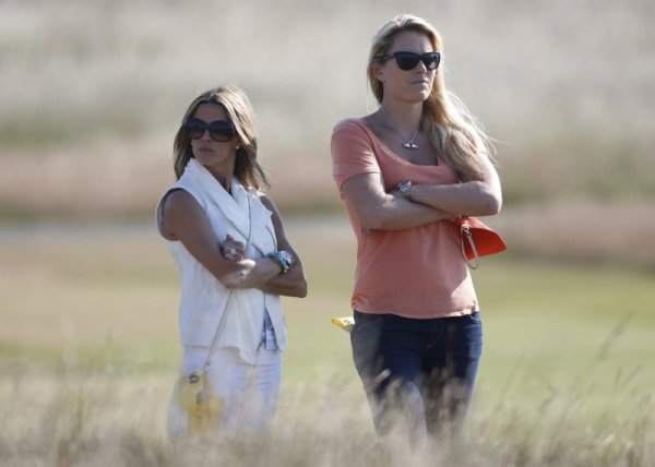 Звездата в световните женски ски &ndash; американката Линдзи Вон, наблюдава своя любим Тайгър Уудс преди старта на третия за годината турнир от Големия шлем в голфа - The Open Championship. Надпреварата, която ще се проведе в &quot;Мюърфийлд Голф Клъб&quot; в Шотландия, започва в четвъртък. Снимка: БТА