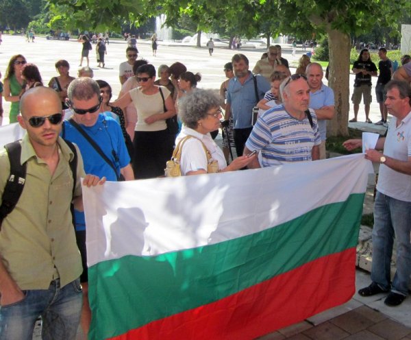 Коинтрапротестът се провежда пред НДК. Снимка: БТА