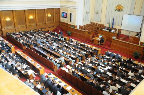 Рядко срещана гледка &ndash; пълна пленарна зала. Снимка: Булфото