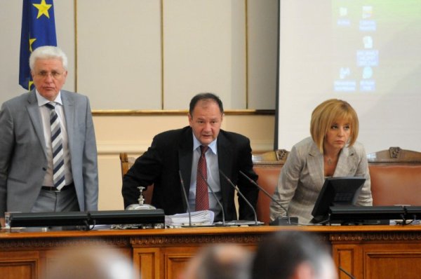 И един призив: Колеги, готови сме, започваме работа. Снимка: Булфото