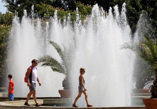 И покрай фонтаните не е зле, макар и без море. Снимка: Impact Press Group